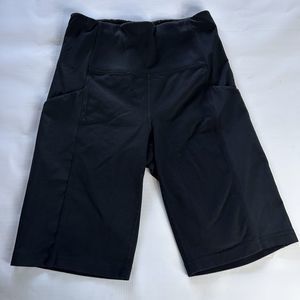 Athleta XS 9 inch Biker Shorts with pockets black